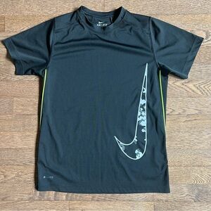 Nike Black Short Sleeve Tee Sleek Design